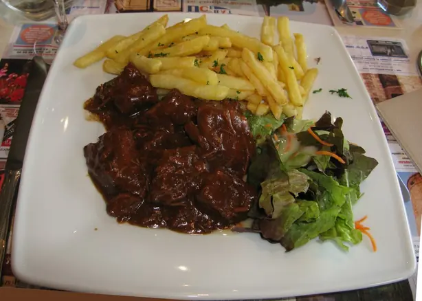 Foto von Flämische Karbonade (Carbonade flamande) – fertig angerichtet