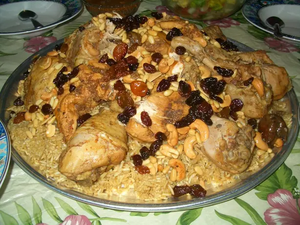 Foto von Saudi-arabische Kabsa (Nationalgericht) – fertig angerichtet