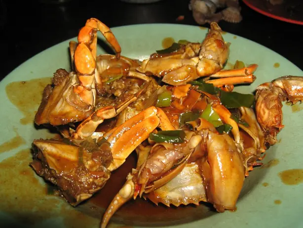 Foto von Krabben in Padang-Sauce (Kepiting Saus Padang) – fertig angerichtet