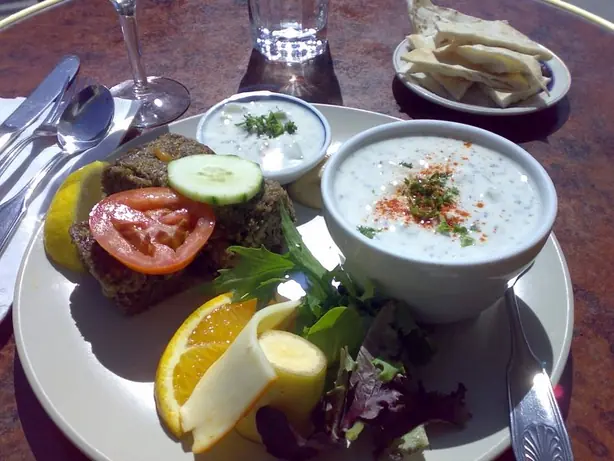 Foto von Armenisches Harissa (Herzhafter Weizen-Huhn-Brei) – fertig angerichtet