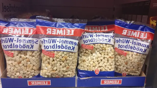 Foto von Klassische Bayerische Semmelknödel – fertig angerichtet