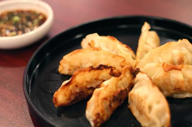 Foto von Klassische Koreanische Mandu (Teigtaschen) – fertig angerichtet