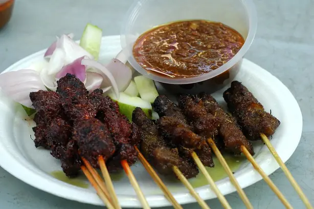 Foto von Klassische Erdnusssauce (Bumbu Kacang) – fertig angerichtet