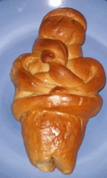 Foto von Lazarakia (Griechisches Lazarus-Brot) – fertig angerichtet