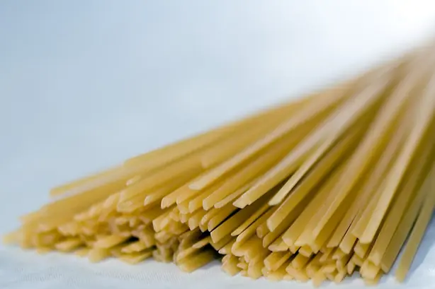 Foto von Klassische Linguine mit Pesto Genovese, Kartoffeln und Bohnen – fertig angerichtet