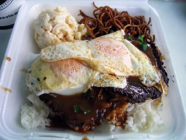 Foto von Klassisches Loco Moco – fertig angerichtet