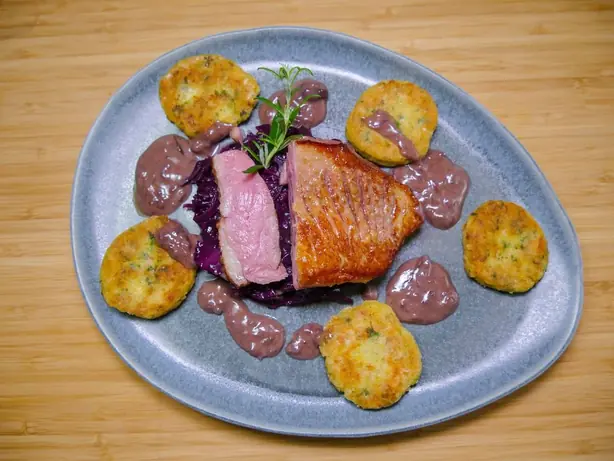 Foto von Klassische Macaire-Kartoffeln (Pommes Macaire) – fertig angerichtet