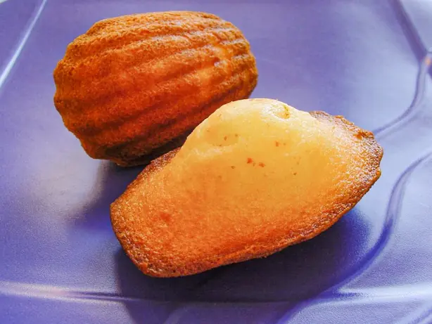 Foto von Klassische Französische Madeleines – fertig angerichtet