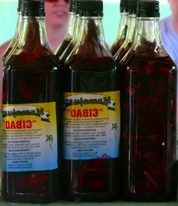 Foto von Mamajuana (Dominikanischer Gewürzlikör) – fertig angerichtet
