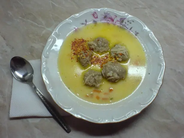 Meat ball soup – Foto: Biso (CC BY-SA 3.0)
