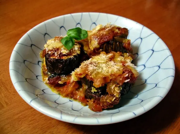 Foto von Klassische Melanzane alla Parmigiana – fertig angerichtet