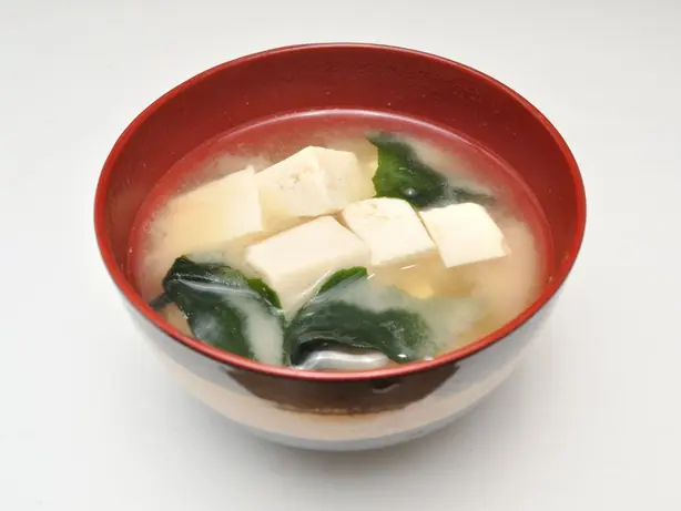 Foto von Klassische Asiatische Kraftbrühe (Jītāng) – fertig angerichtet