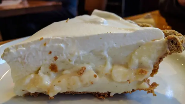 Foto von Klassischer Banana Cream Pie – fertig angerichtet