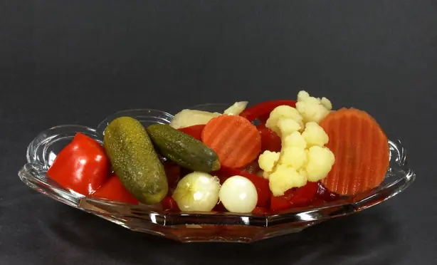 Foto von Klassische Mixed Pickles – fertig angerichtet