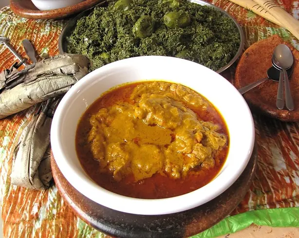 Moambe - noix de palme sauce with chicken – Foto: T.K. Naliaka (CC BY-SA 4.0)