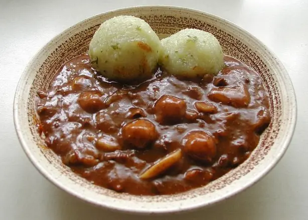 Foto von Klassische Schildkrötensuppe (New Orleans Style) – fertig angerichtet