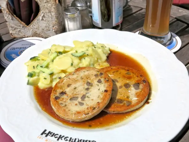 Foto von Bayerische gebratene Milzwurst – fertig angerichtet
