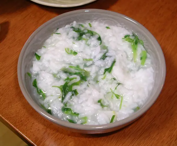Foto von Klassischer Congee (Asiatischer Reisporridge) – fertig angerichtet