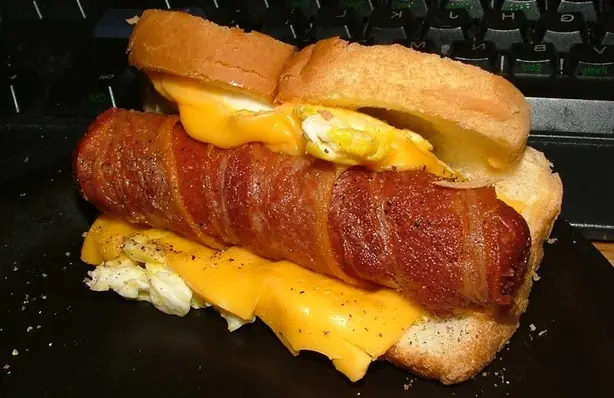 Foto von Klassischer Käse-Hotdog (Cheese Dog) – fertig angerichtet