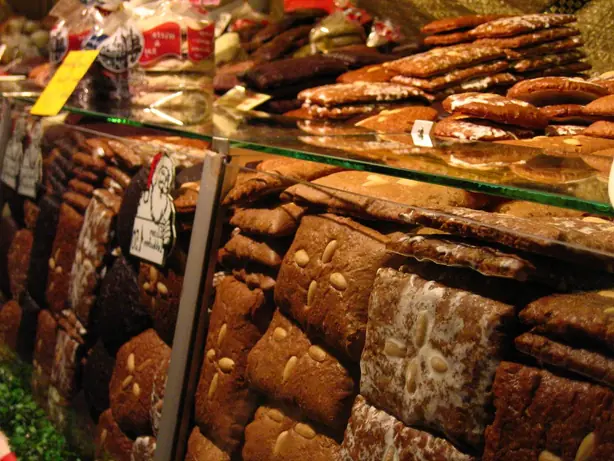 Foto von Echte Nürnberger Elisenlebkuchen – fertig angerichtet