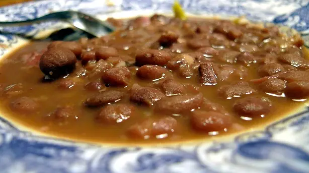Foto von Olla Podrida – Der mächtige spanische Fleischeintopf – fertig angerichtet