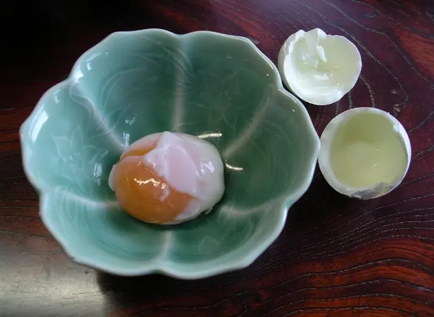 Onsen tamago at minshuku Korakuen, Nagano by Blue Lotus – Foto: Blue Lotus from Jigokudani Ons (CC BY 2.0)