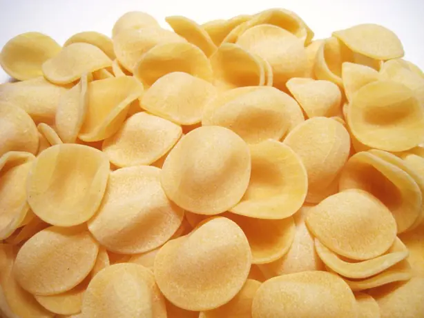 Foto von Traditionelle Orecchiette (Apulische Öhrchen-Pasta) – fertig angerichtet