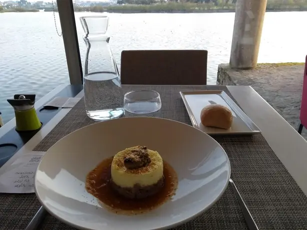Foto von Klassische Albufera-Sauce (Sauce Albuféra) – fertig angerichtet