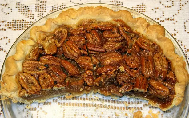 Foto von Klassischer US-Pecan Pie – fertig angerichtet