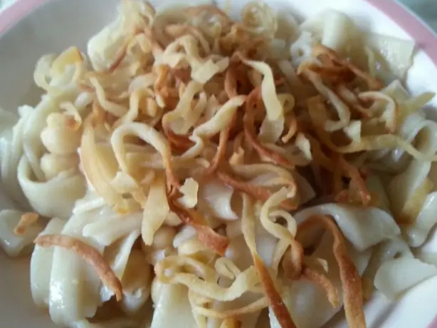 Foto von Ciceri e tria (Apulische Pasta mit Kichererbsen) – fertig angerichtet