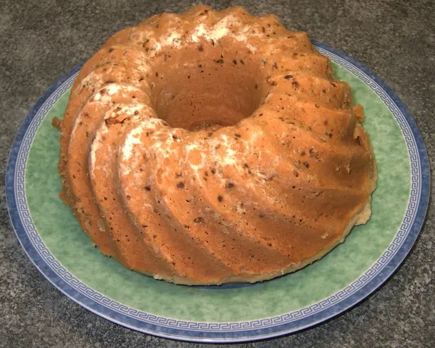 Foto von Groninger Poffert (Traditioneller niederländischer Wasserbadkuchen) – fertig angerichtet