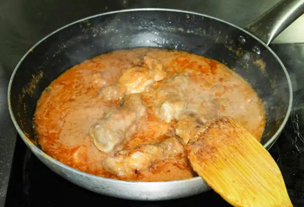 Pollo en salsa de cacahuete 1 – Foto: Miguel Obono (CC BY-SA 4.0)