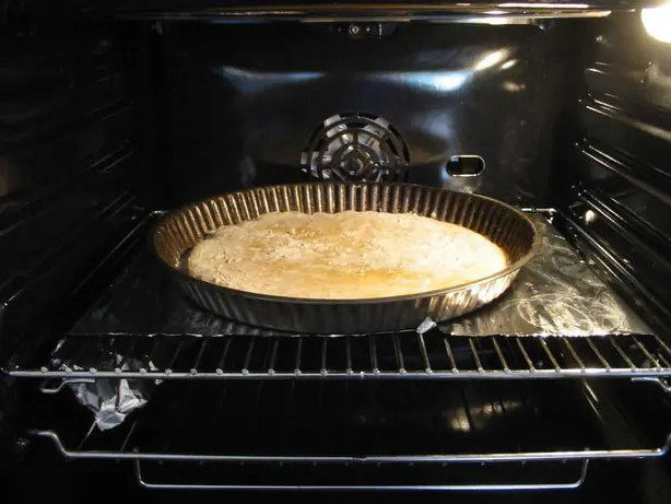 Foto von Klassische Französische Obst-Tarte – fertig angerichtet