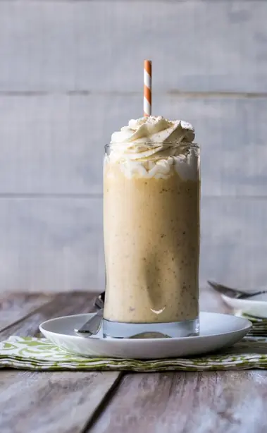 Foto von Kalifornischer Dattel-Milchshake (Date Shake) – fertig angerichtet