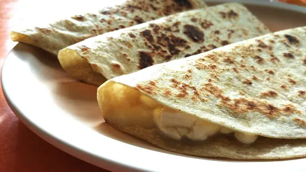 Foto von Klassische mexikanische Quesadillas – fertig angerichtet