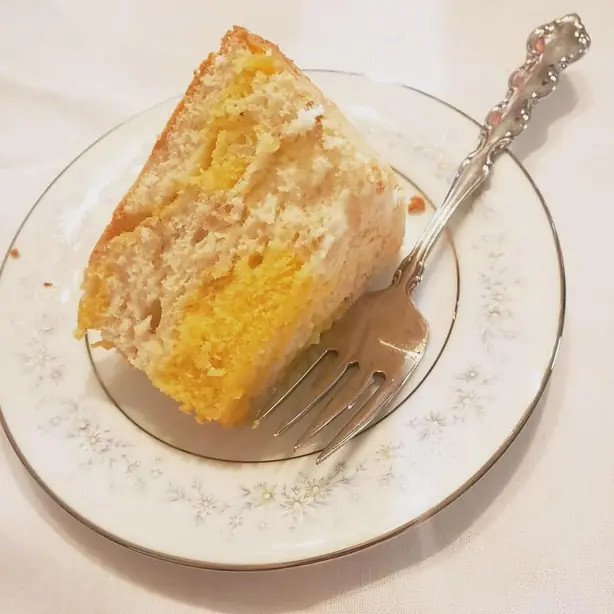 Foto von Klassischer Angel Food Cake – fertig angerichtet