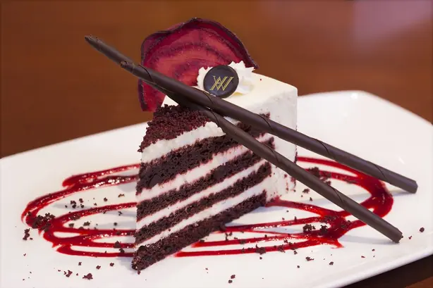 Foto von Klassischer Red Velvet Cake – fertig angerichtet