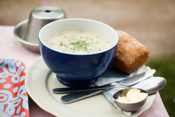 Foto von Cremige Käsesuppe mit Cheddar und Brokkoli – fertig angerichtet