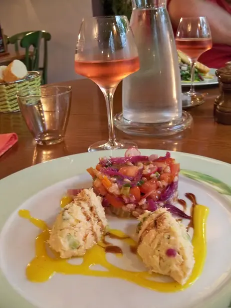 Foto von Traditionelle Schweinerillettes (Rillettes de Porc) – fertig angerichtet