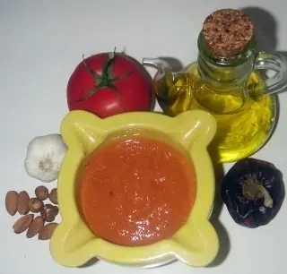 Foto von Klassische katalanische Romesco-Sauce – fertig angerichtet