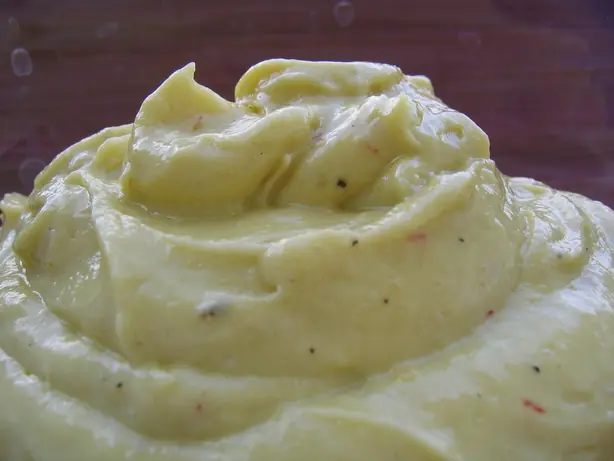 Foto von Klassische Rouille (Provenzalische Knoblauch-Safran-Sauce) – fertig angerichtet