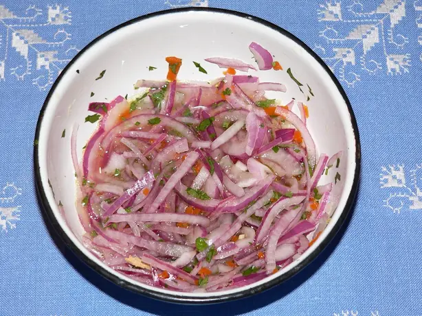 Foto von Salsa Criolla – fertig angerichtet