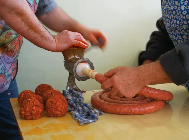 Foto von Traditionelle französische Pâté de Campagne – fertig angerichtet