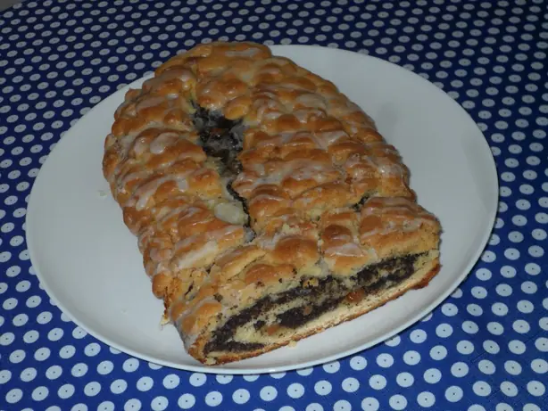 Foto von Traditioneller Allerheiligenstriezel – fertig angerichtet