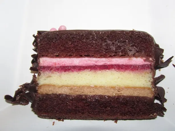 Foto von Klassische Fürst-Pückler-Torte – fertig angerichtet