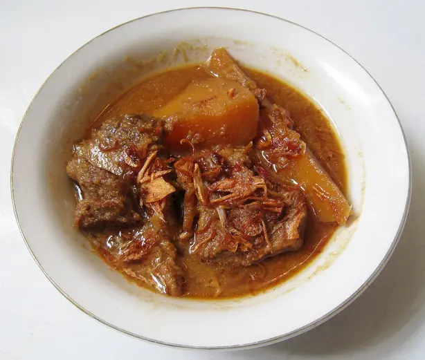 Semur Daging Kentang – Foto: Gunawan Kartapranata (CC BY-SA 3.0)