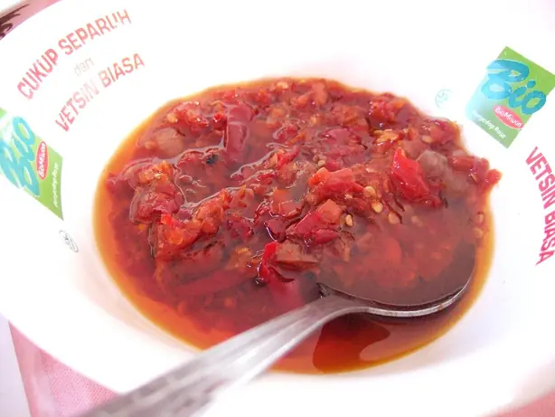Foto von Ayam Rica-Rica (Indonesisches scharfes Hühnchen) – fertig angerichtet