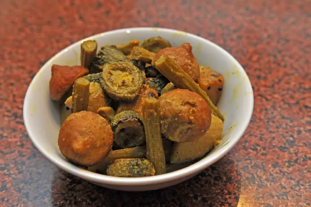Foto von Bengalische Shukto (Bitterer Gemüseeintopf) – fertig angerichtet