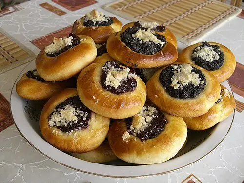 Foto von Böhmische Kolatschen (Koláče) - Original Tschechisches Hefegebäck – fertig angerichtet