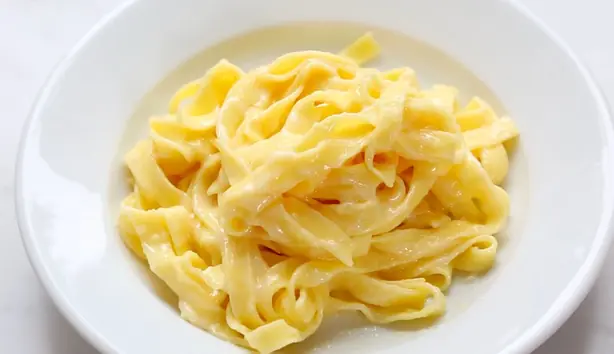 Foto von Fettuccine Alfredo (Original-Rezept nach Alfredo di Lelio) – fertig angerichtet